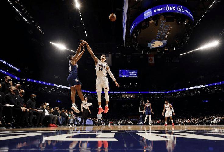 包含国际比赛日CBA季后赛焦点战，布鲁克林篮网完成体检，球迷炸锅，赛程密集仍需轮换的词条